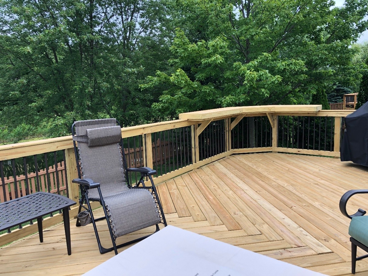 deck with railing